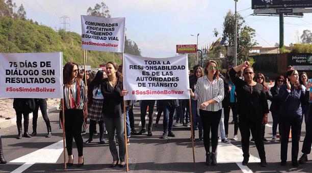 Los tres colegios salieron a una protesta pacífica en un tramo de la av. Simón Bolívar. Foto: cortesía