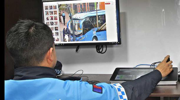 Las imágenes son controladas por personal especializado del Municipio de Quito. Foto: Eduardo Terán / ÚN