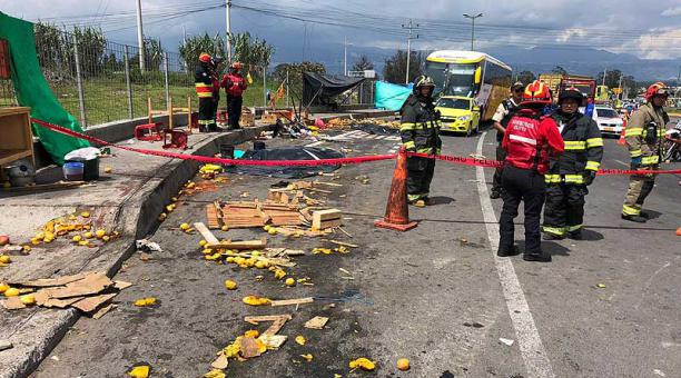 El accidente se registró en el sector de Palugo, en la vía Quito - Papallacta. Foto: Eduardo Terán / ÚN