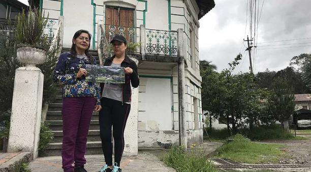 Elizabeth Pérez (izq.) y Alexandra Ruiz viven en las riberas del Machángara. Fotos: Edwing Encalada / ÚN