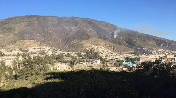 Dos focos de fuego se mantienen en el cerro Casitagua hasta la mañana de este 16 de enero del 2020. Foto: ÚN
