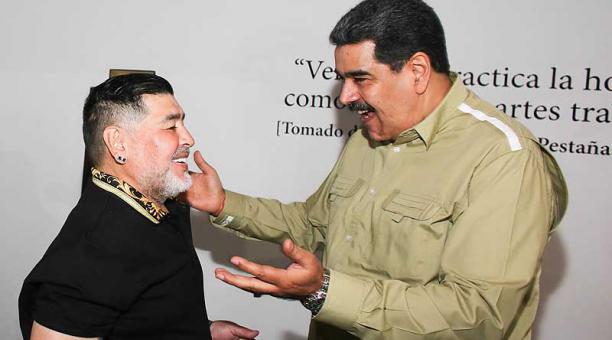 La llegada de Diego Maradona coincide con momentos en los que Venezuela busca seleccionador nacional de cara a las clasificatorias mundialistas. Foto: AFP / Presidencia de Venezuela
