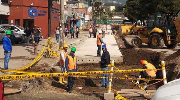 Los trabajos en la avenida Pérez Guerrero se estiman que terminen la semana del 27 de enero del 2020. Foto: Twitter Obras Quito