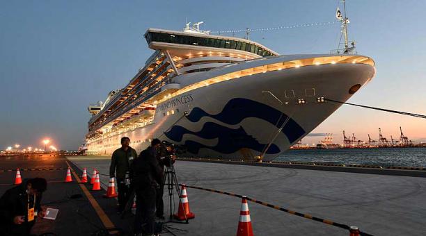 El buque Diamond Princess, con 2 666 pasajeros y 1 045 tripulantes, ha quedado en cuarentena desde el pasado lunes 3 de febrero del 2020. Foto: AFP