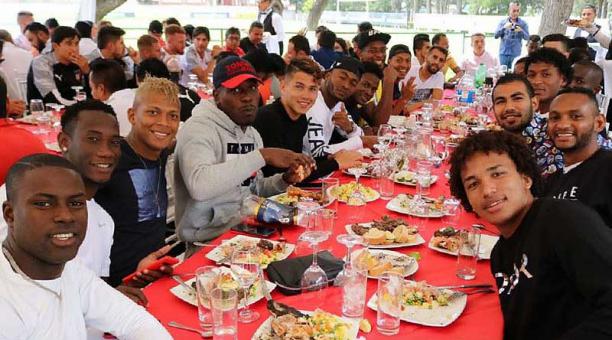 El almuerzo de Liga de Quito se realizó ayer, 10 de febrero del 2020 en Pomasqui con todo el plantel. Foto: Twitter Liga de Quito