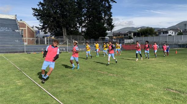 Un entrenamiento en el copmplejo Ney Mancheno en Carcelén. Fotos tomadas del Deportivo Quito
