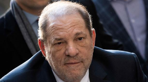 El exproductor de cine estadoundiense, Harvey Weinstein, fue condenado a 23 años de reclusión por violencia sexual. Foto: AFP