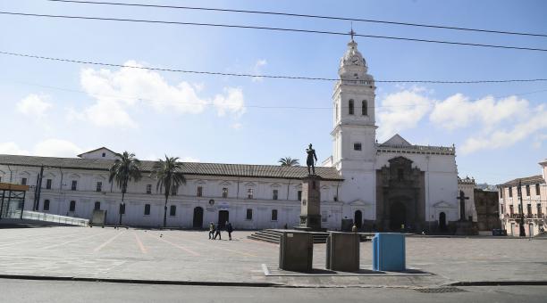 La plaza de Santo Domingo lució ayer vacía, algo nunca antes visto en un Domingo de Ramos, inicio de la Semana Santa