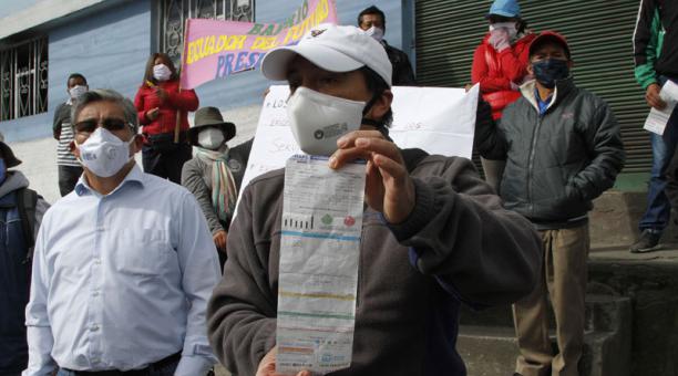 Moradores de Guamaní protestaron el 17 de junio del 2020 por el incremento en las tarifas de los servicios básicos. Eduardo Terán / ÚN