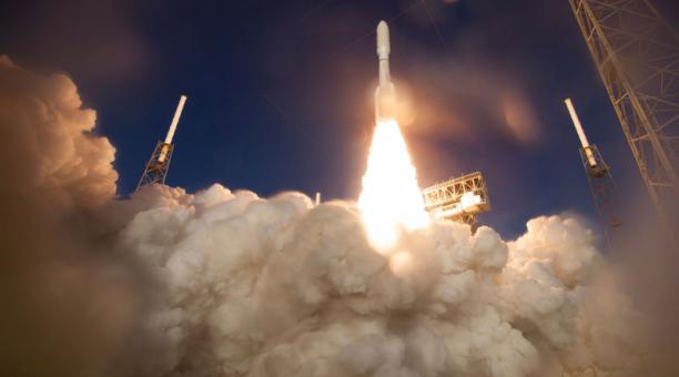 Esta foto de la NASA muestra un cohete United Launch Alliance Atlas V con el rover Mars 2020 Perseverance de la NASA, el 30 de julio de 2020. Foto: AFP