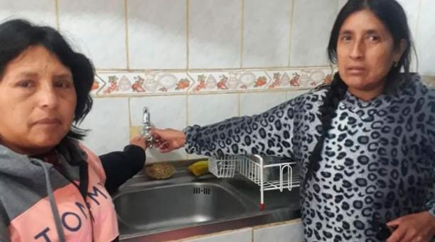 Las madres de familia sufren por la falta de líquido vital para cocinar y el lavado de manos