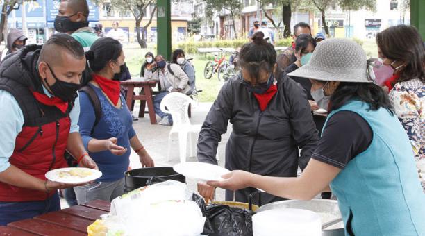 En El Ejido se entregó comida gratuita. Foto: Eduardo Terán / ÚN