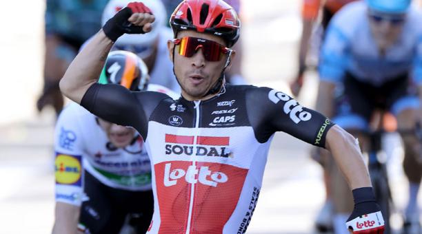 El ciclista del Team Lotto, Caleb Ewan, festeja el triunfo en la tercera etapa del Tour de Francia, el 31 de agosto del 2020. Foto: AFP
