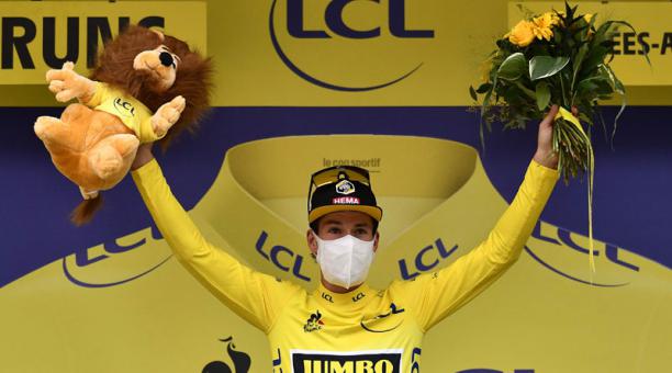 Primoz Roglic ahora es líder de la clasificación general del Tour de Francia. Foto: AFP