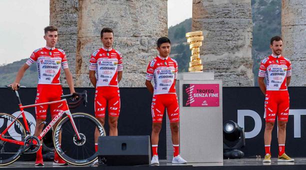 Alexander Cepeda (segundo, der.) debutará en el Giro de Italia con su equipo Androni Giocattoli-Sidermec. Foto: AFP