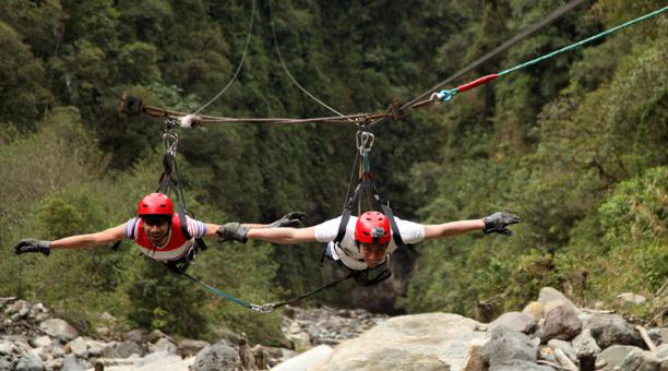 El canopy es una de las actividades que más arae a los amntes del turismo de aventura en el país. Foto: archivo / ÚN