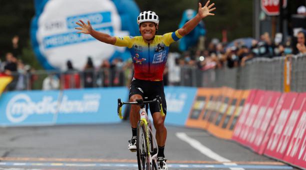 El histórico momento del triunfo de Jonathan Caicedo en la etapa 3 del Giro de Italia, el 5 de octubre del 2020. Foto: AFP