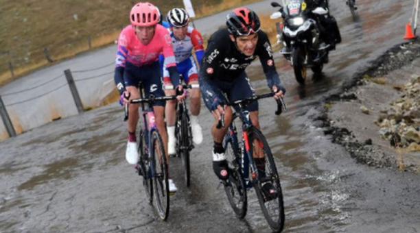 Richard Carapaz es el nuevo líder de La Vuelta a España. Foto de la cuenta Twitter @INEOSGrenadiers