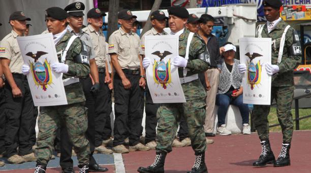 La ceremonia será en la Plaza Eloy Alfaro, con militares, policías y funcionarios, sin estudiantes. Foto: archivo / ÚN
