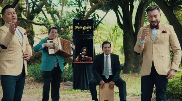 La canción, del compositor peruano Félix Pasache, fue interpretada por el dúo quiteño. En la pandemia han grabado videclips. Foto:  Cortesía de Vino Tinto