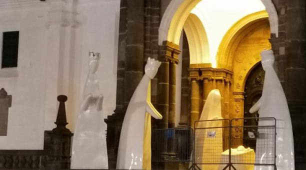El pesebre de la Catedral Metropolitana tiene seis esculturas. Las grandes miden tres metros.