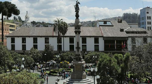 El gobierno local, junto con el nacional y el eclesiástico, siempre ha estado en la Plaza Grande. Foto: Archivo / ÚN