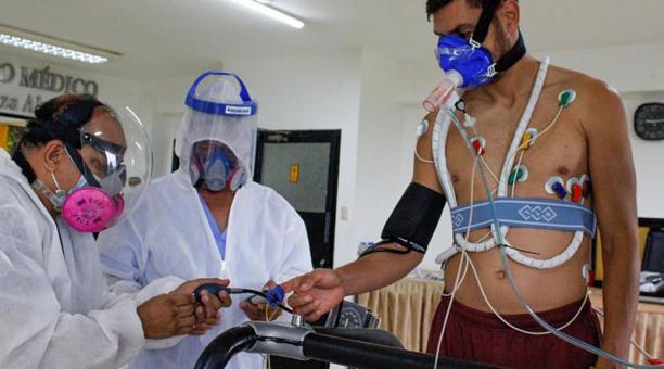 El volante central Bruno Piñatares durante los chequeos médicos. Foto: cortesía BSC