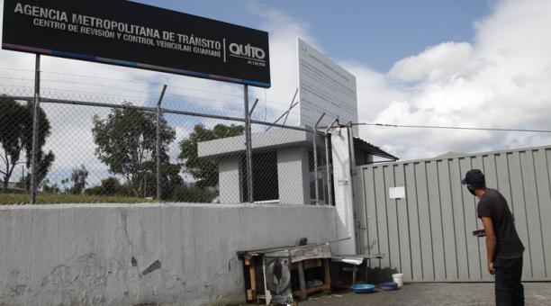 Los centros de revisión, como el de Guamaní, reabrirán el 1 de febrero del 2021. Foto: Patricio Terán / ÚN
