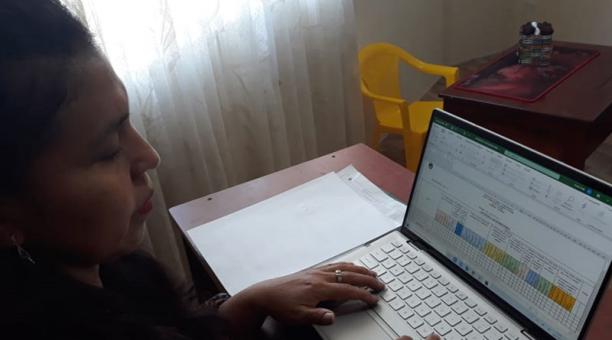 Maestros desarrollan entrevista virtual a estudiantes, para saber cómo se sienten. Foto: cortesía Secretaría de Educación de Quito