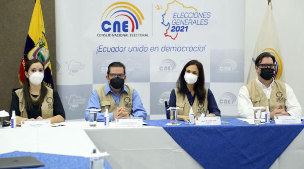Delegados de la OEA con vocales del Consejo Nacional Electoral, el 9 de febrero del 2021. Foto: Diego Pallero / ÚN