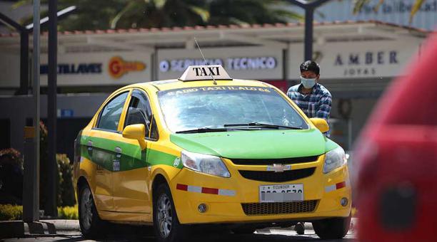 En Quito hay unos 30 000 taxistas legalizados. Foto: Julio Estrella / ÚN