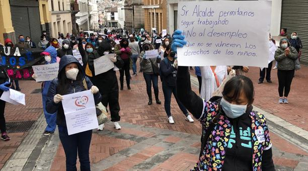 A mediados de mayo del 2020, trabajadoras de los Guagua Centros protestaron para que se reabran esos sitios de cuidado infantil. Foto: Archivo / ÚN