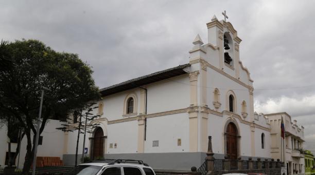 La fachada de la iglesia, ubicada en la calle Junín, será pintada nuevamente. Foto: Galo Paguay / ÚN