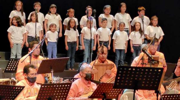 El coro infantil de la Fundación Teatro Nacional Sucre busca que los guaguas de la capital se formen en lectura musical, canto y expresión corporal. Foto: Facebook Orquesta de Instrumentos Andinos