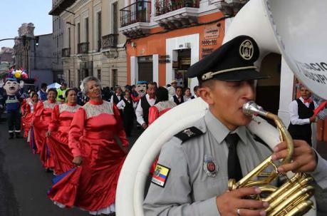 El desfile de los mercados de Quito en el Centro Histórico. Foto: Alfredo Lagla / ÚN