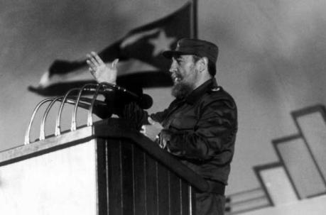 Su foto de archivo tomada el 4 de enero de 1988 en La Habana muestra al presidente cubano Fidel Castro pronunciando un discurso durante el 30 aniversario de la Revolución Cubana. Foto: AFP