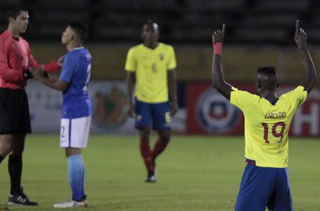 Los jugadores ecuatorianos celebran el empate ante Brasil en el Sudamericano Sub 20. Foto:  Patricio Terán / ÚN