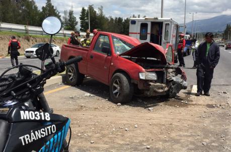 Una camioneta se accidentó en la Ruta Viva. Foto: Eduardo Terán / ÚN