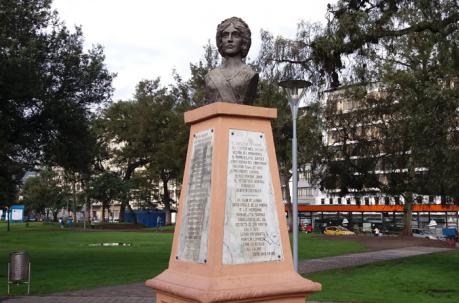 El monumento de la Libertadora del Libertador reposa al occidente del parque de La Alameda. Foto: Santiago Ponce / UN