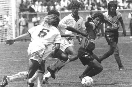 El Nacional (3) y Sporting Cristal (0) en 1993 en octavos de la Copa Libertadores. Foto: Archivo / ÚN