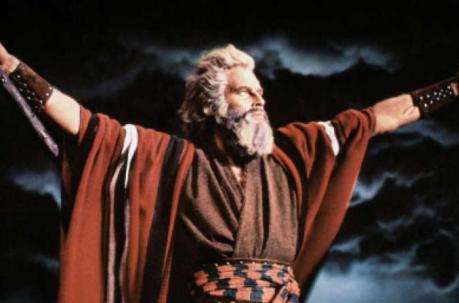 Charlton Heston en una escena de la cinta  'The Ten Commandments' (1956). Foto: IMDB