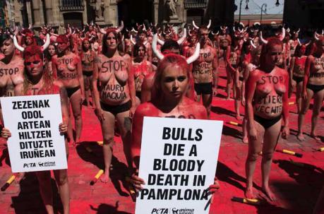 Manifestaciones a favor de los toros y en contra de las corridas. Foto: AFP