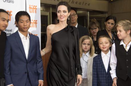 Angelina Jolie junto a sus hijos en el Festival Internacional de Cine de Toronto Toronto, Ontario el 11 de septiembre de 2017. Foto: AFP