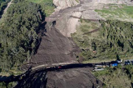 Un deslizamiento de tierra en la escombrera de El Troje dejó sin agua potable a 171 barrios de Quito. Foto: Vicente Costales