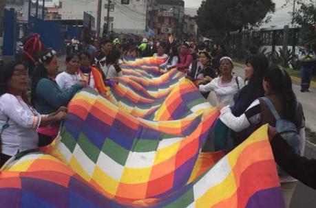 Aproximadamente 3 000 personas participan en la marcha indígena, que partió desde el mercado Mayorista, al sur de Quito, desde las 10:10 de este lunes 11 de diciembre de 2017. Foto: Eduardo Terán / ÚN