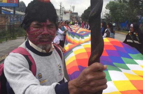 3 000 indígenas marchan desde el sur de Quito con destino a la Plaza de la Independencia. Foto: Eduardo Terán / ÚN