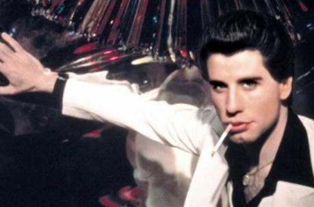 Tony Manero, el personaje de Travolta, era uno de tantos jóvenes que vivían al borde de la marginalidad y que en el Nueva York de los años setenta buscaban una válvula de escape, en su caso el baile. Foto: Captura de pantalla