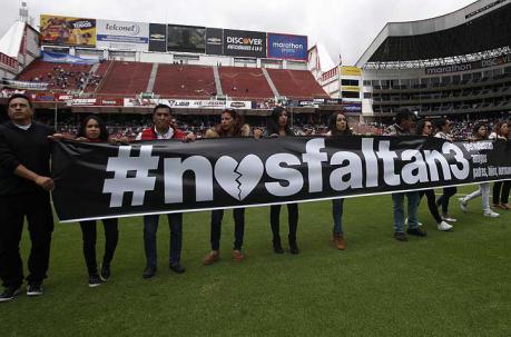 El mensaje de liberación del equipo de El Comercio llegó al estadio de Liga. Foto: Vicente Costales / ÚN