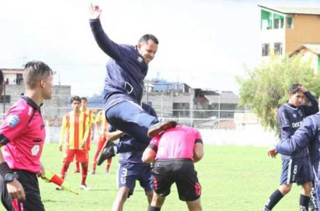La agresión del entrenador de Católica Sub 18 al cuarto árbitro en el sur. Foto: Cortesía