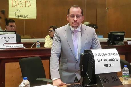 El asambleísta Esteban Melo demostró su respaldo al expresidente Correa. Foto:Twitter Esteban Melo Garzón @EstebanMeloG